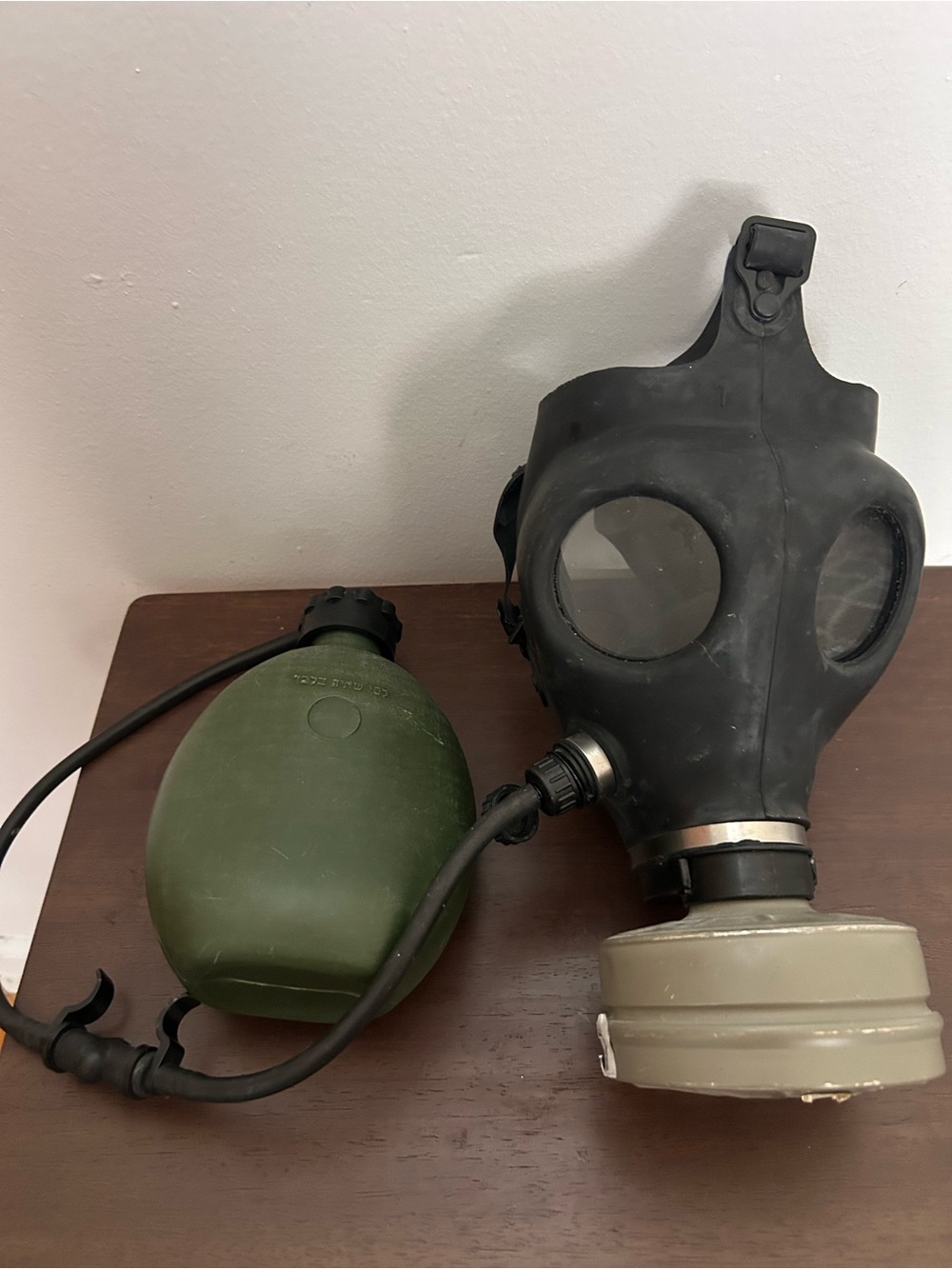 Vintage Israelí Gas Mask Respirator With Filter  Straw And Canteen